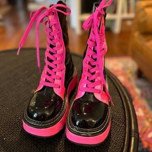 Demonia pink/black platform boots! One boot has broken zipper (last photo) Sz 9